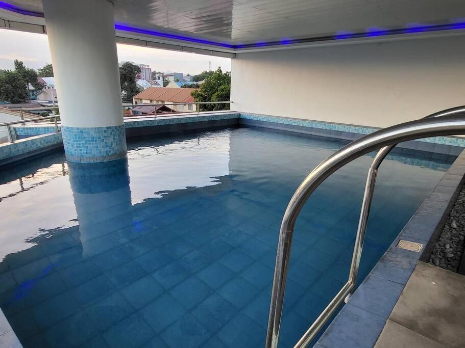 Kandi Big 1 Bedroom King Bed, Free Housekeeping, Wi-Fi 安吉利斯 外观 照片