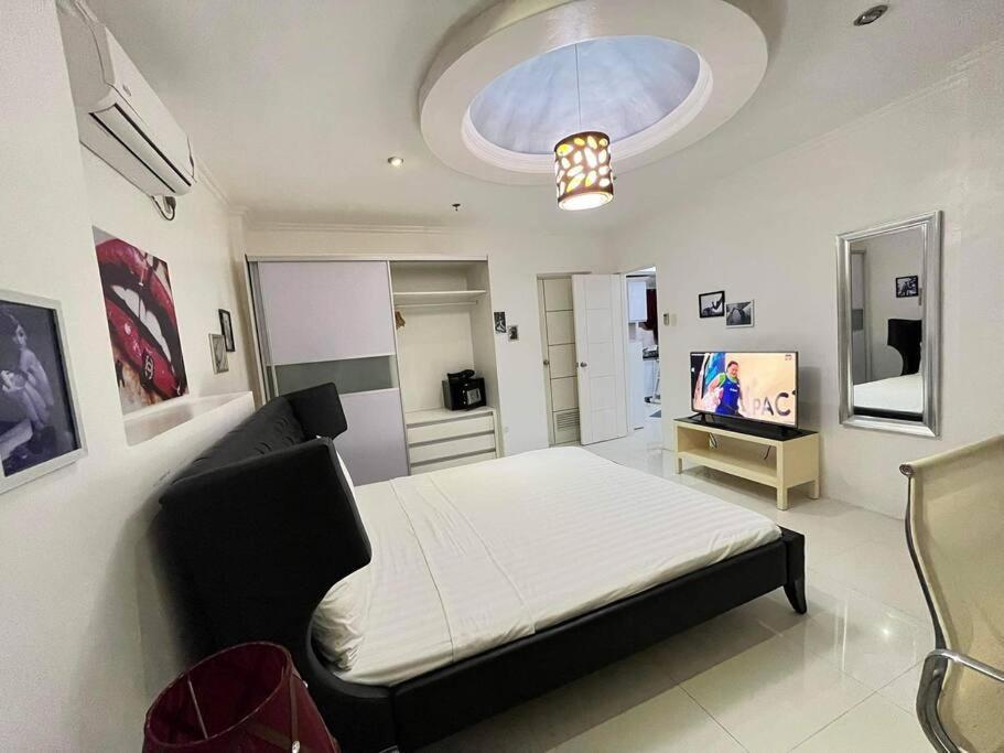 Kandi Big 1 Bedroom King Bed, Free Housekeeping, Wi-Fi 安吉利斯 外观 照片