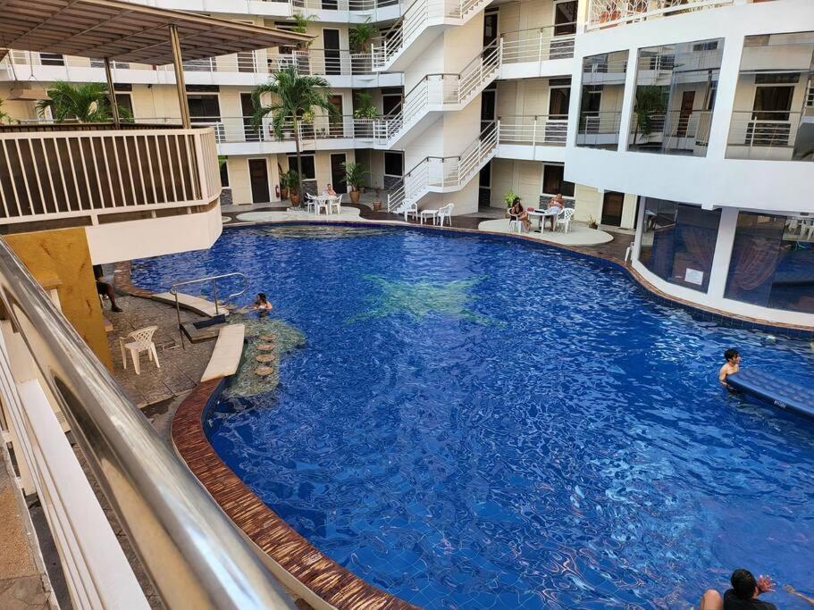 Kandi Big 1 Bedroom King Bed, Free Housekeeping, Wi-Fi 安吉利斯 外观 照片