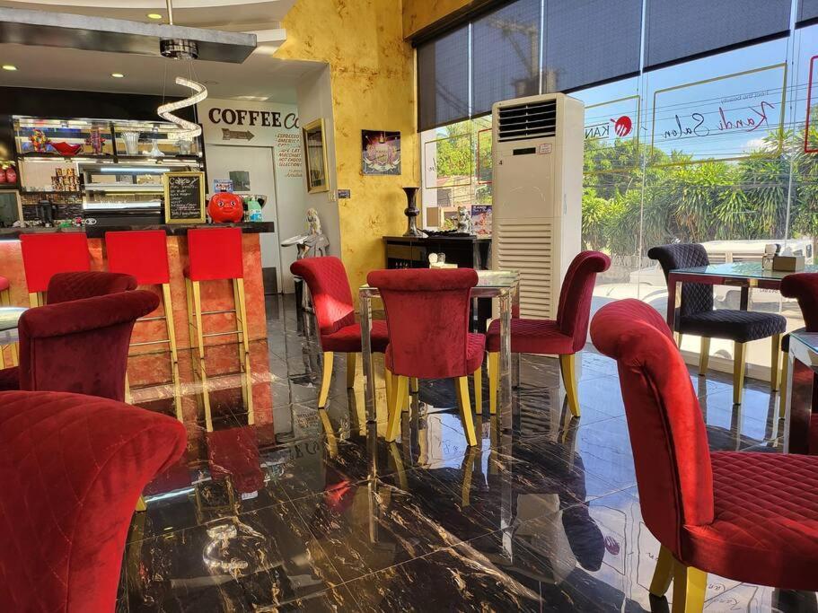 Kandi Big 1 Bedroom King Bed, Free Housekeeping, Wi-Fi 安吉利斯 外观 照片