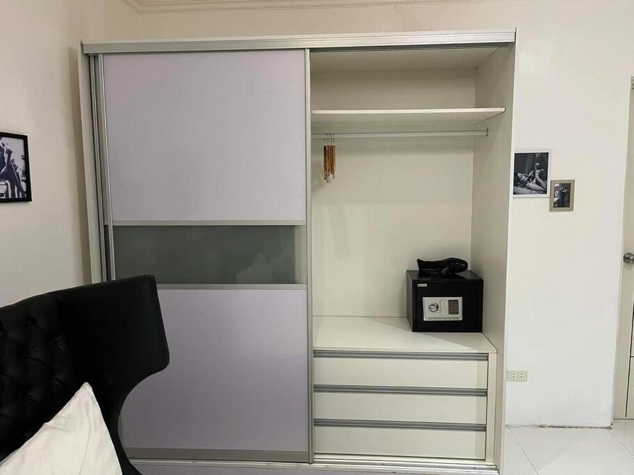 Kandi Big 1 Bedroom King Bed, Free Housekeeping, Wi-Fi 安吉利斯 外观 照片