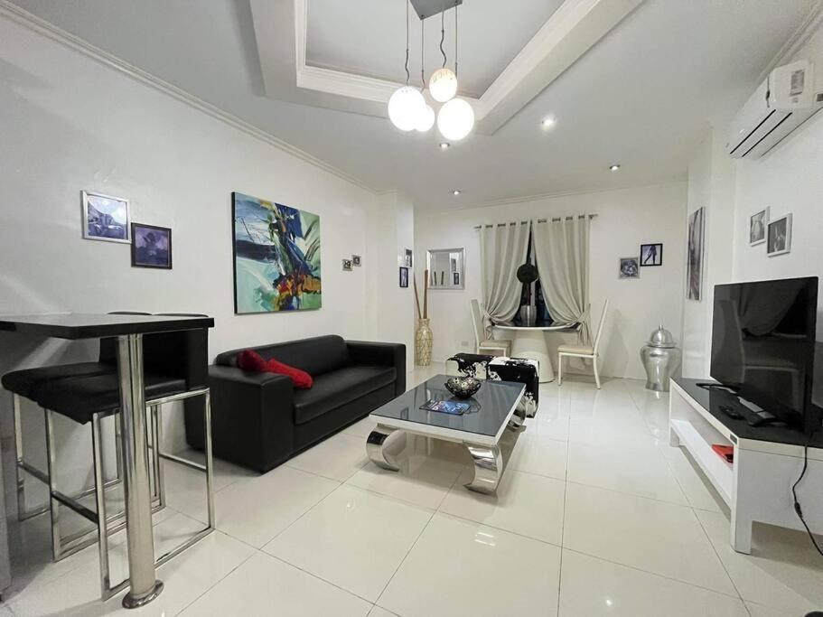 Kandi Big 1 Bedroom King Bed, Free Housekeeping, Wi-Fi 安吉利斯 外观 照片