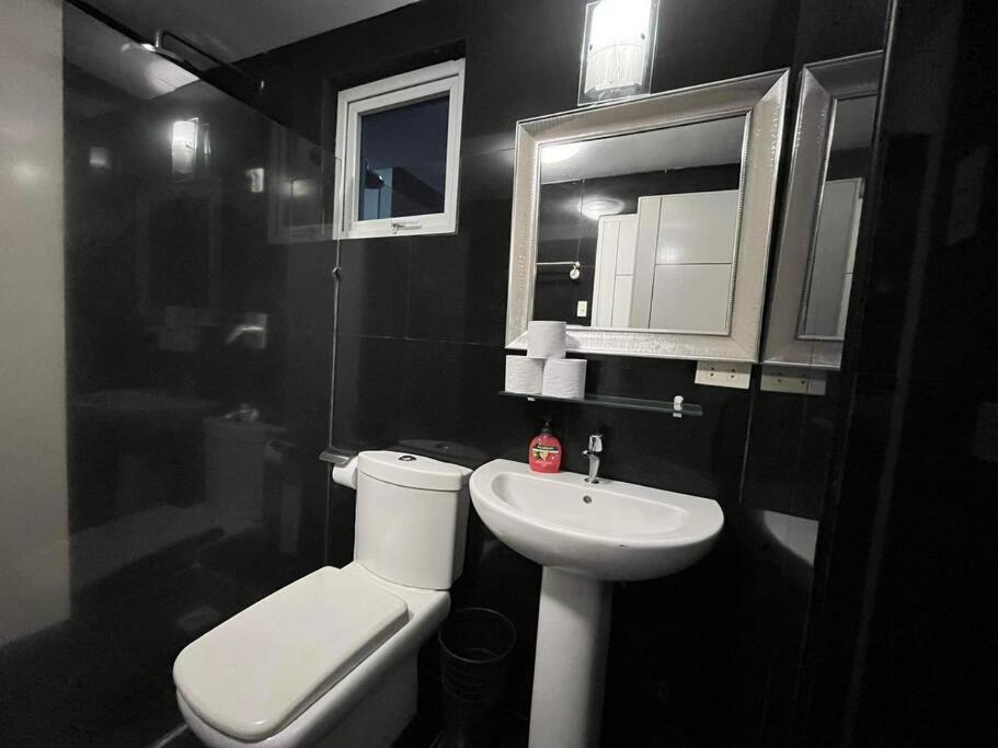 Kandi Big 1 Bedroom King Bed, Free Housekeeping, Wi-Fi 安吉利斯 外观 照片